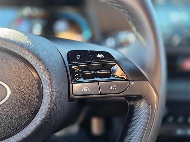 Certified 2025 Hyundai Elantra Sport image 22