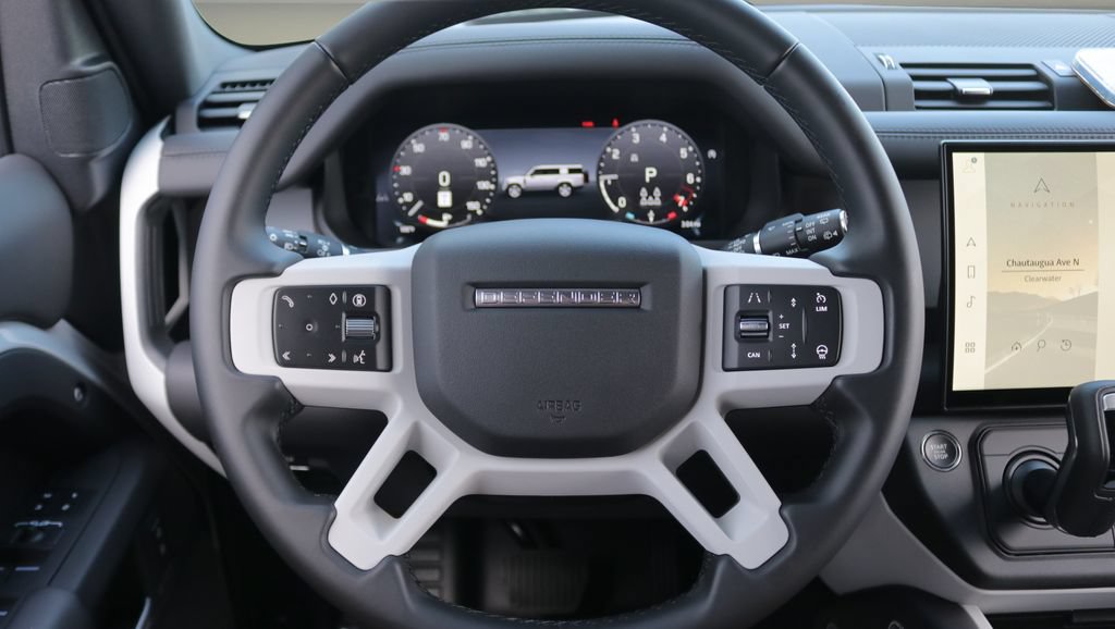 Used 2026 Land Rover Defender 130 X-Dynamic SE AWD/4WD image 19