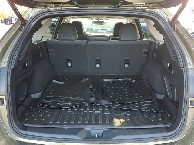 Used 2025 Subaru Outback Onyx Edition image 32