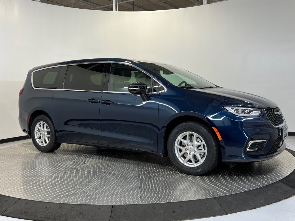 New 2025 Chrysler Pacifica Select