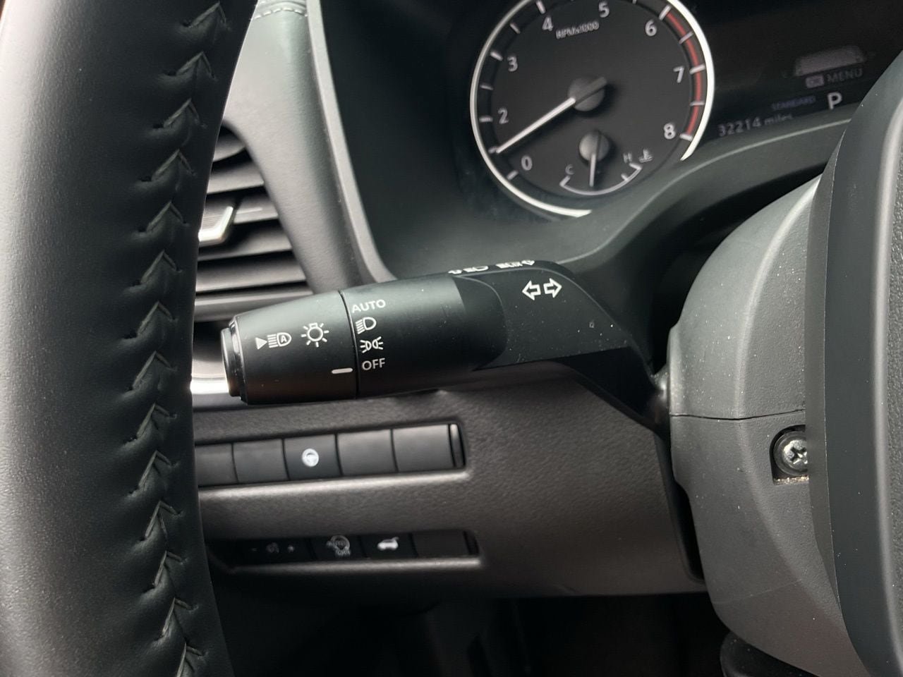 Used 2025 Nissan Rogue SV FWD image 29