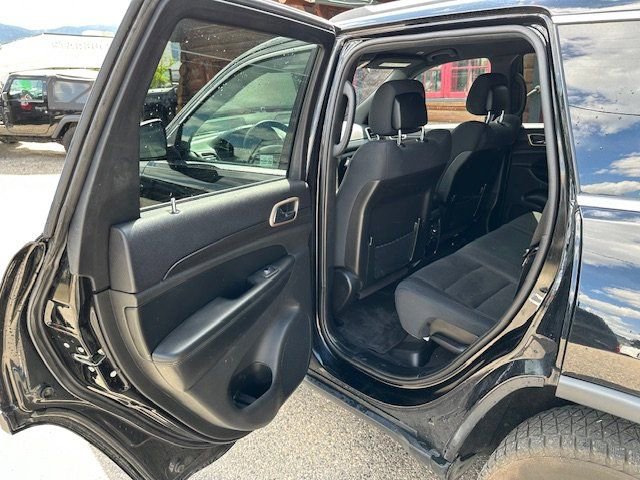 Used 2017 Jeep Grand Cherokee Laredo image 6