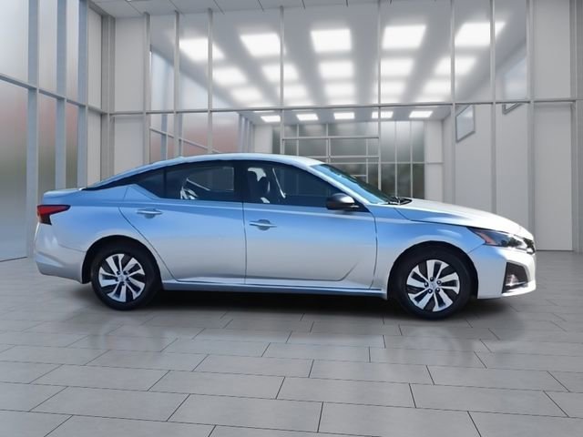 Certified 2025 Nissan Altima 2.5 S FWD image 9