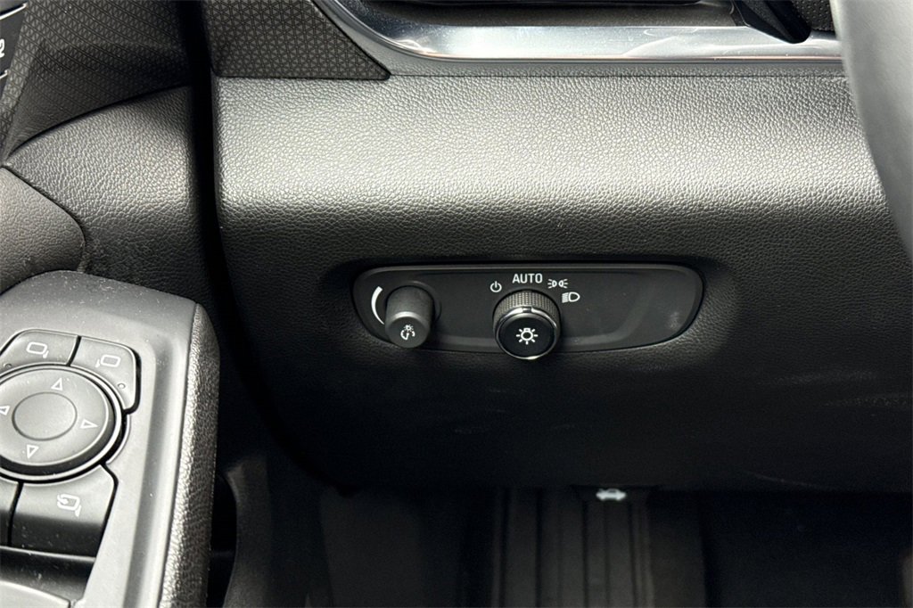 Used 2023 Chevrolet Traverse Premier image 37