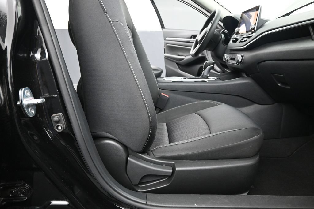 Used 2022 Nissan Altima 2.5 SV FWD image 14