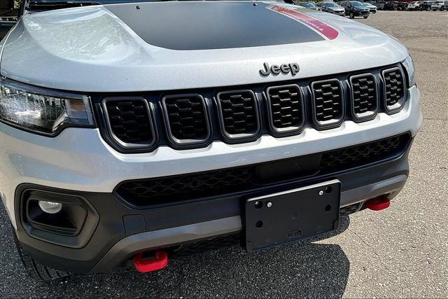 Used 2025 Jeep Compass Trailhawk AWD/4WD image 30