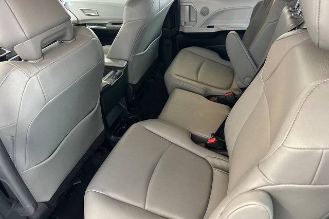 Certified 2026 Toyota Sienna XLE FWD image 16