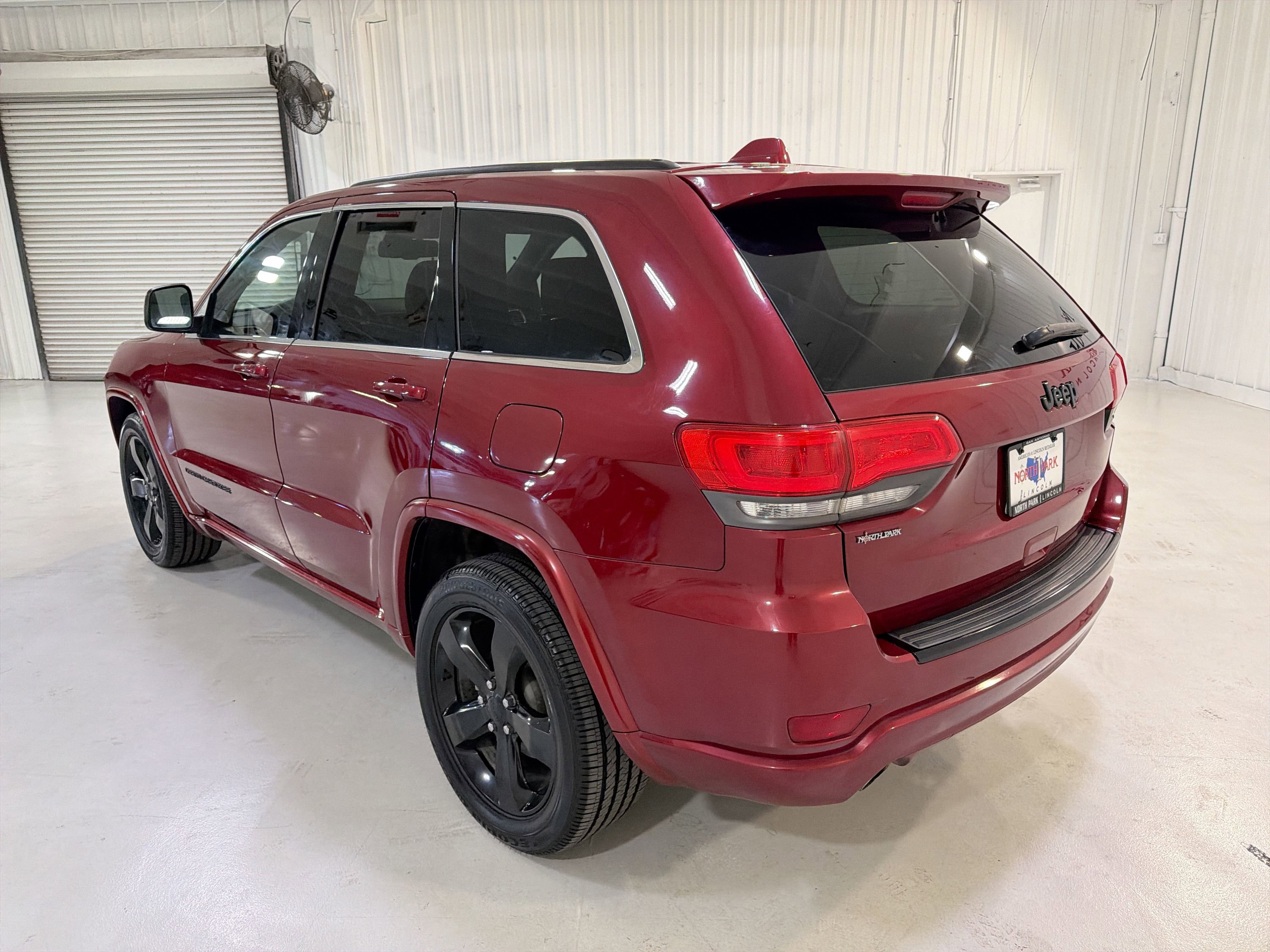 Used 2015 Jeep Grand Cherokee Altitude image 24