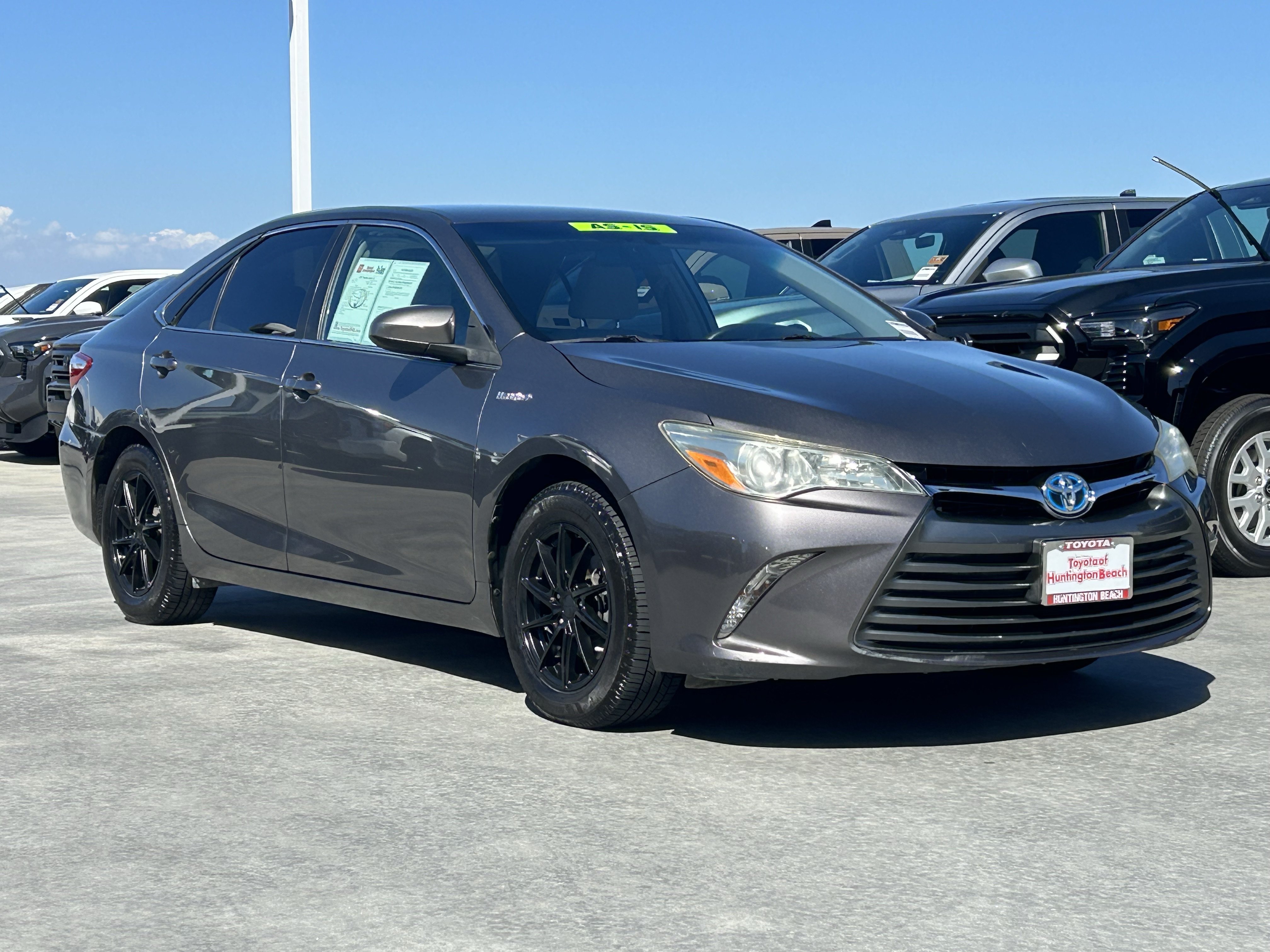 Used 2017 Toyota Camry LE FWD image 2