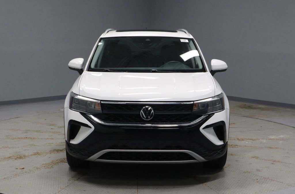 Used 2023 Volkswagen Taos SE w/ Panoramic Sunroof Package AWD/4WD image 6