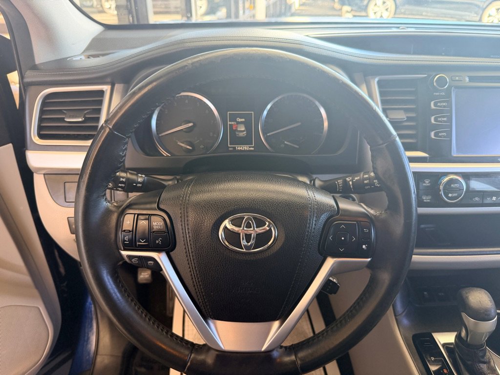 Used 2015 Toyota Highlander XLE image 9