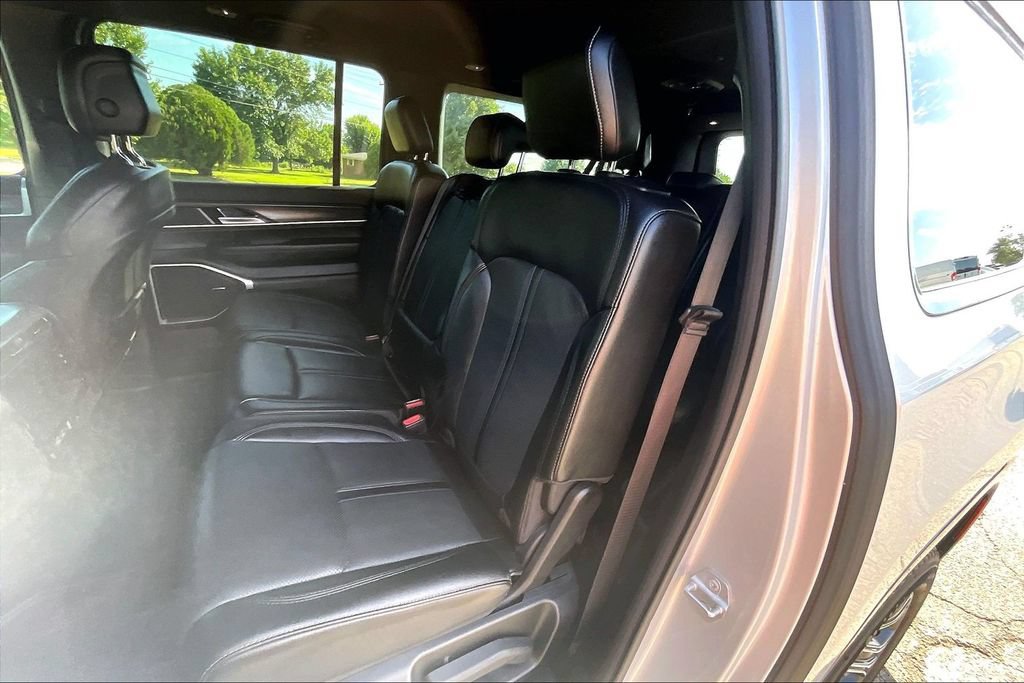 Used 2024 Jeep Wagoneer L Series II w/ Flexible Seating Group AWD/4WD image 25