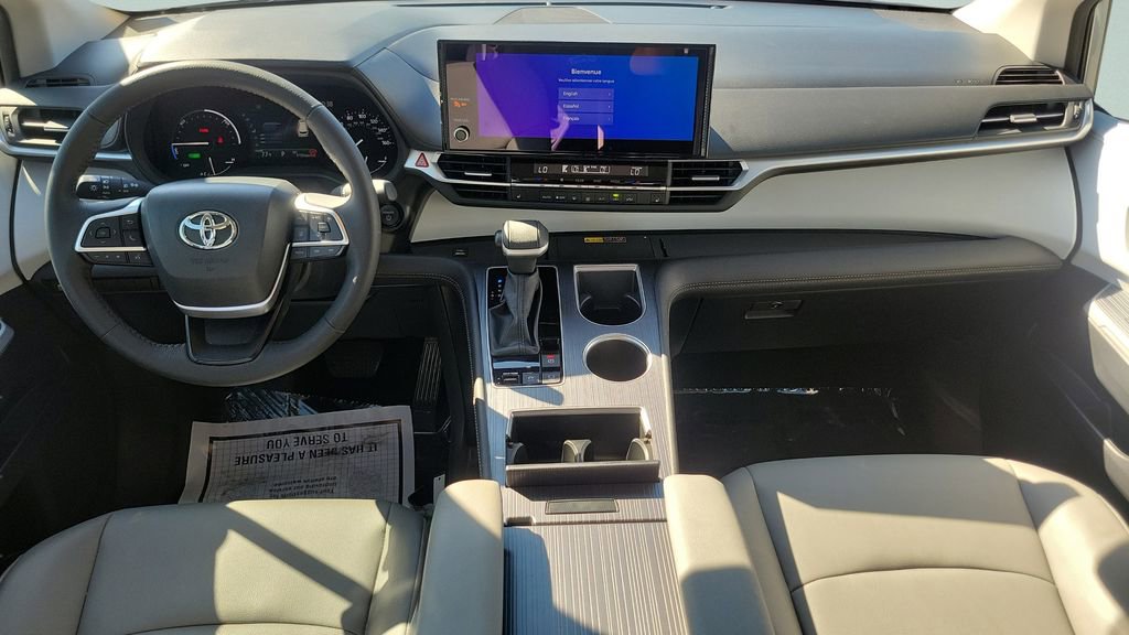 Certified 2025 Toyota Sienna XLE image 14