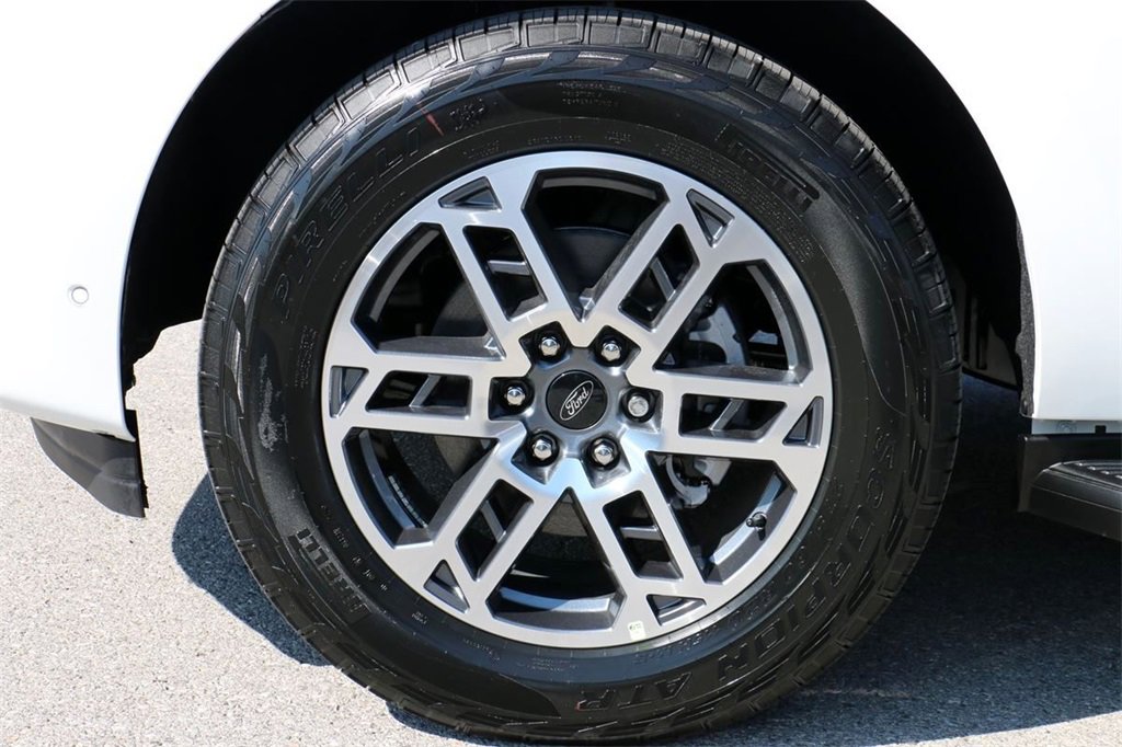 New 2025 Ford Expedition Active image 9