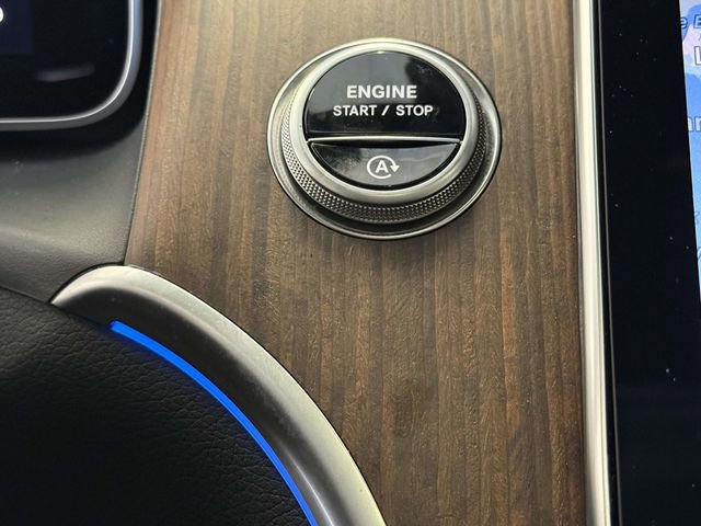 Used 2025 Mercedes-Benz GLC 300 4MATIC image 24