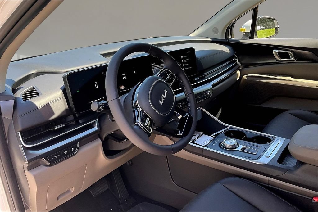 New 2026 Kia Carnival LXS FWD image 7
