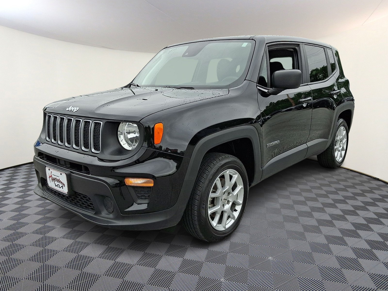 Used 2023 Jeep Renegade Latitude AWD/4WD image 3