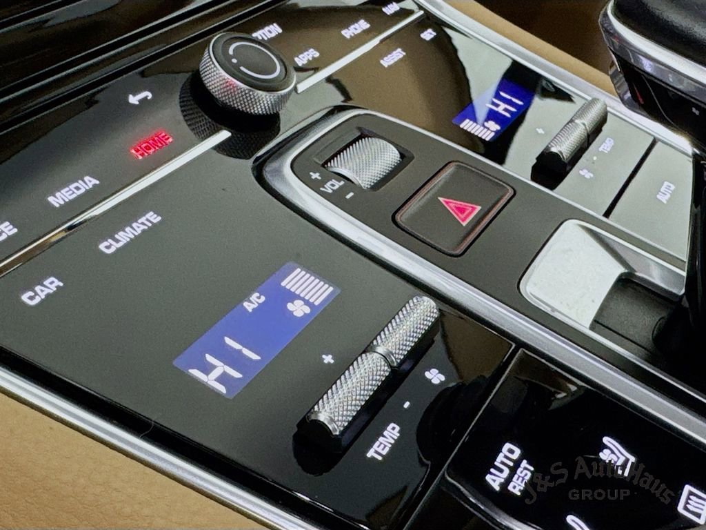 Used 2023 Porsche Panamera 4 image 20