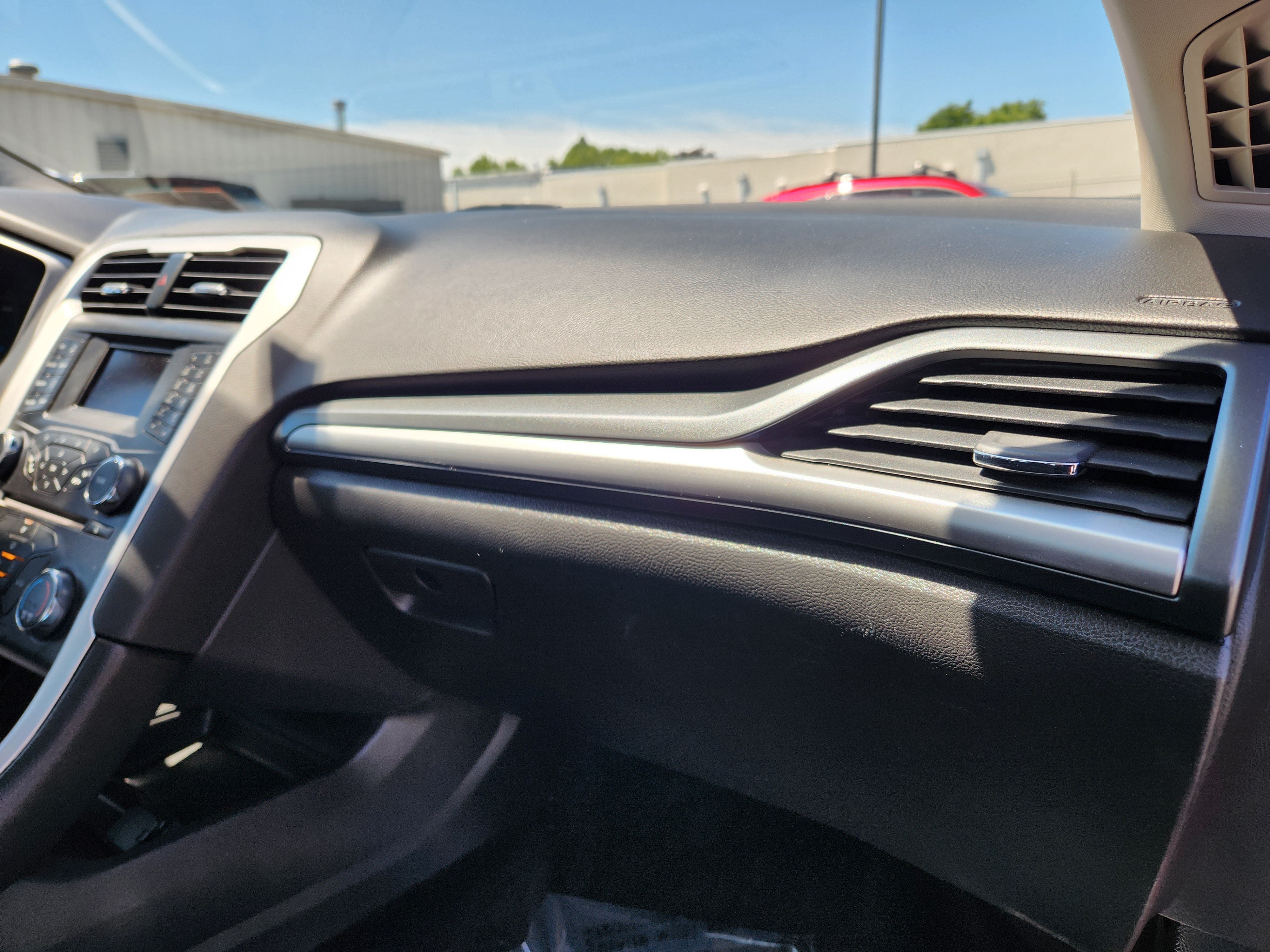 Used 2014 Ford Fusion SE FWD image 17