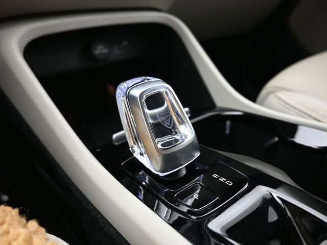 Used 2023 Volvo XC40 B5 Ultimate w/ Climate Package image 11