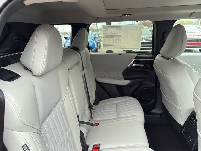 New 2026 Mitsubishi Outlander SEL FWD image 11