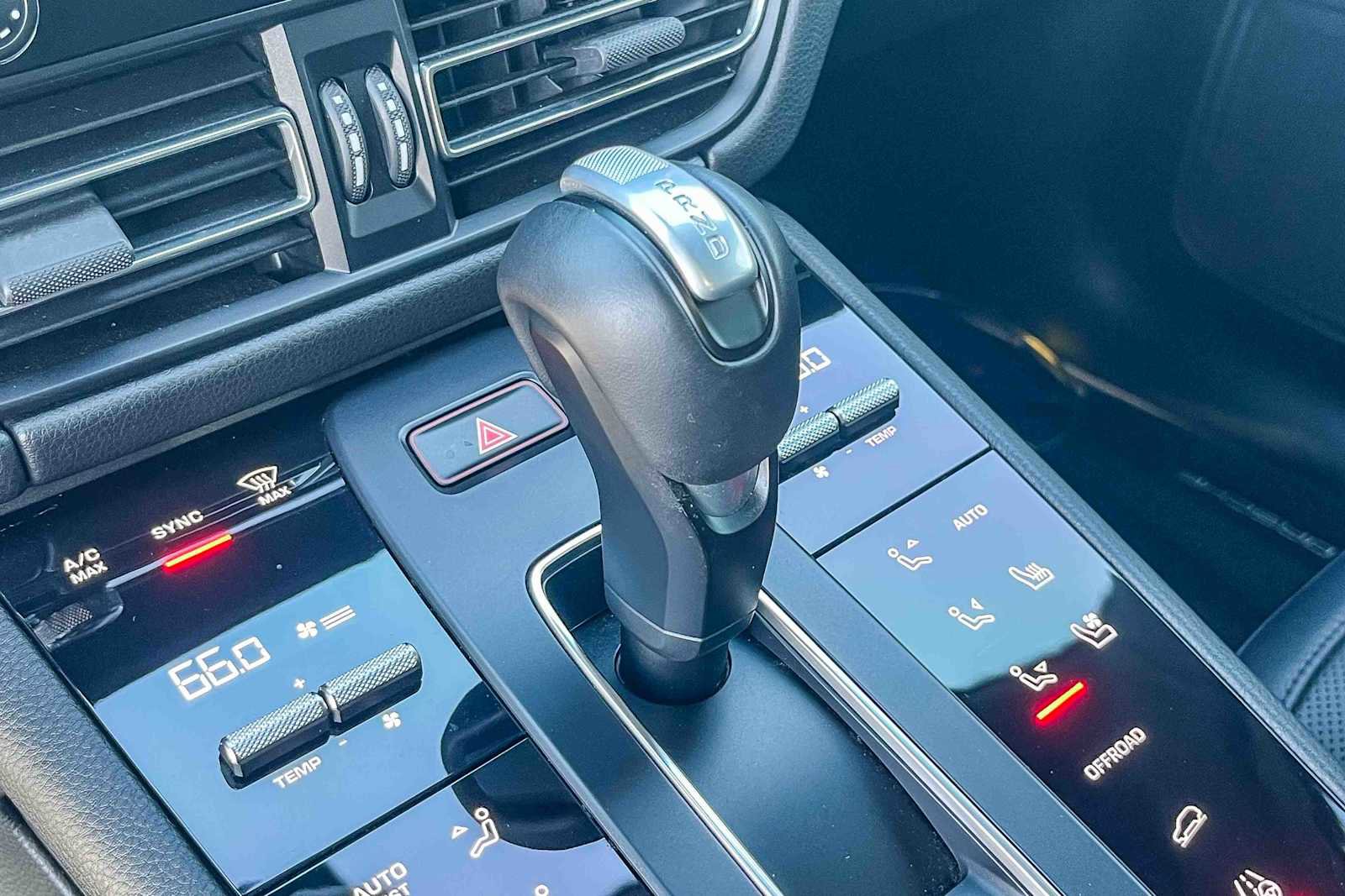 Used 2024 Porsche Macan image 18