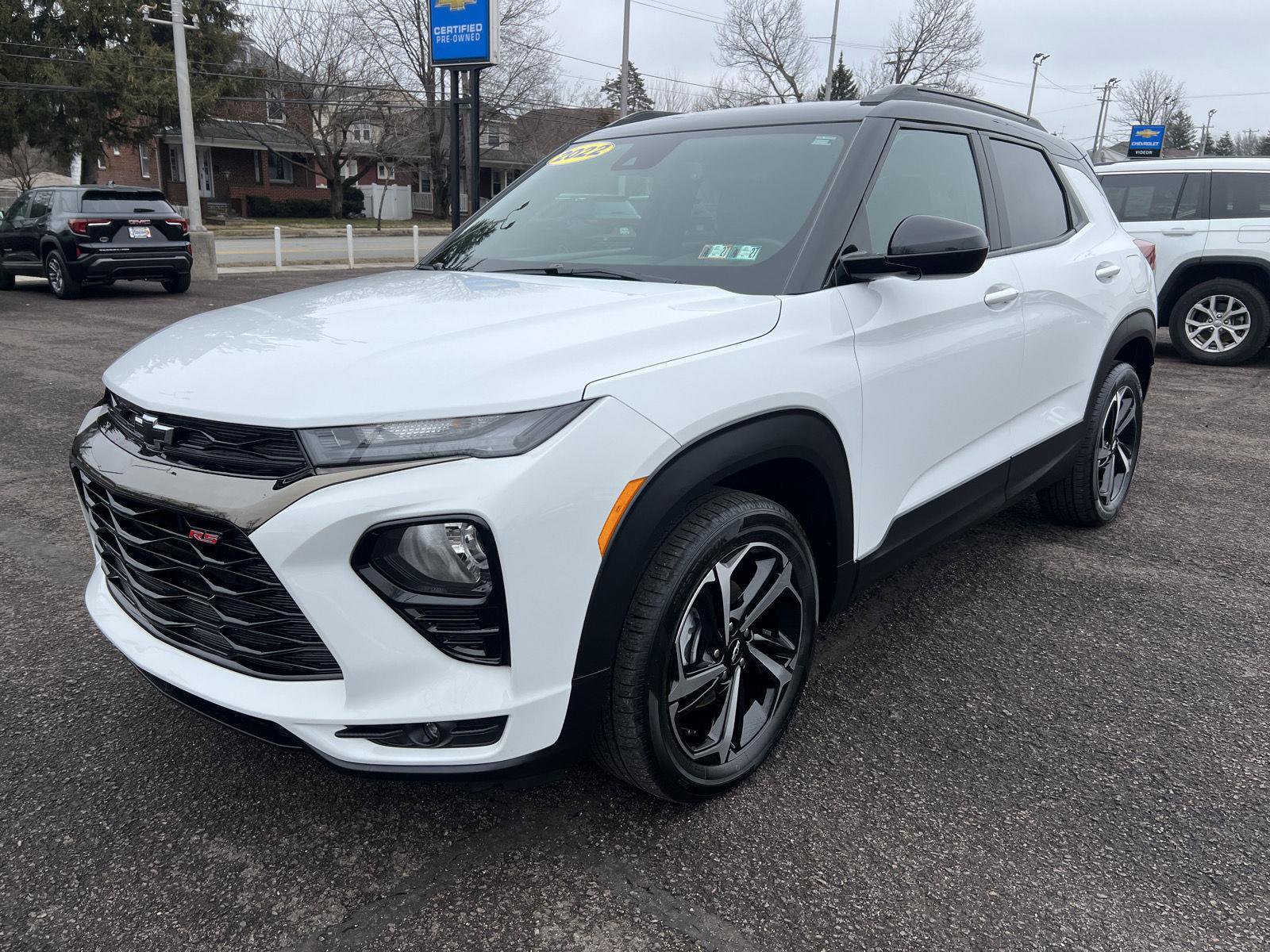 Used 2022 Chevrolet TrailBlazer RS w/ Technology Package FWD image 3