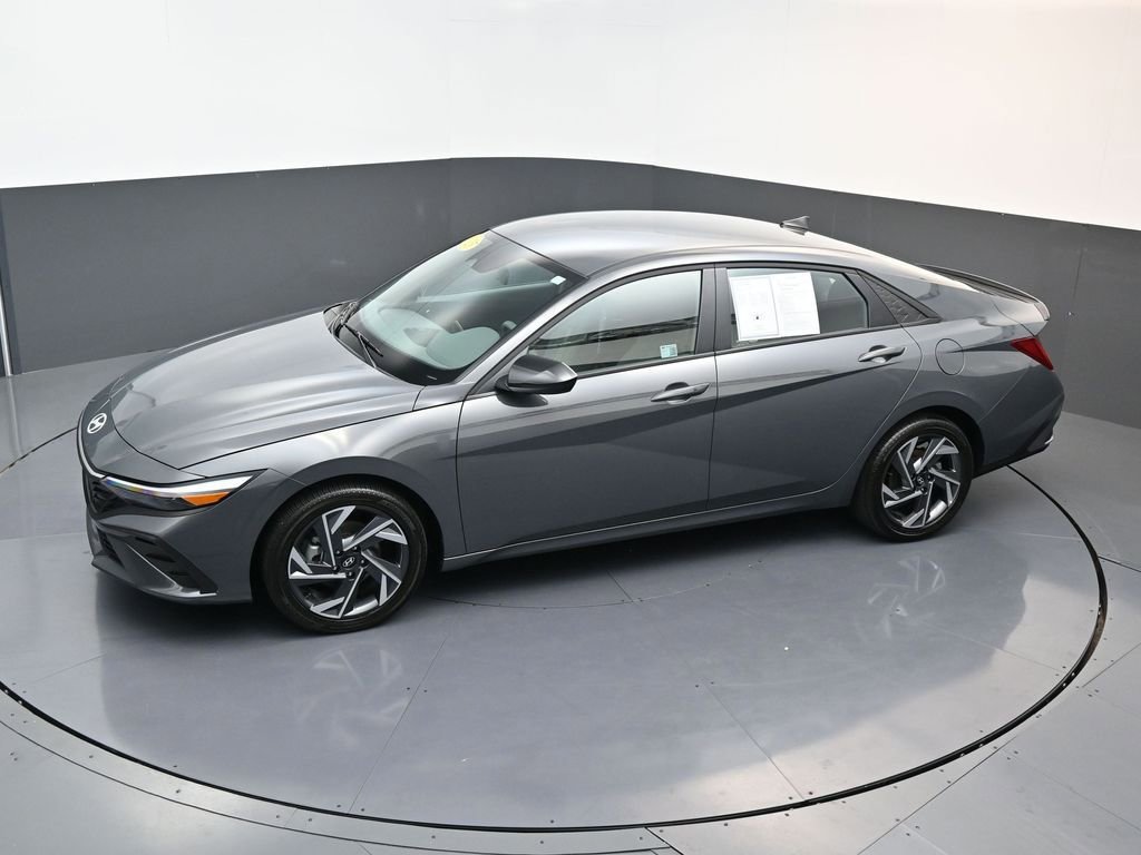Certified 2025 Hyundai Elantra SEL image 19