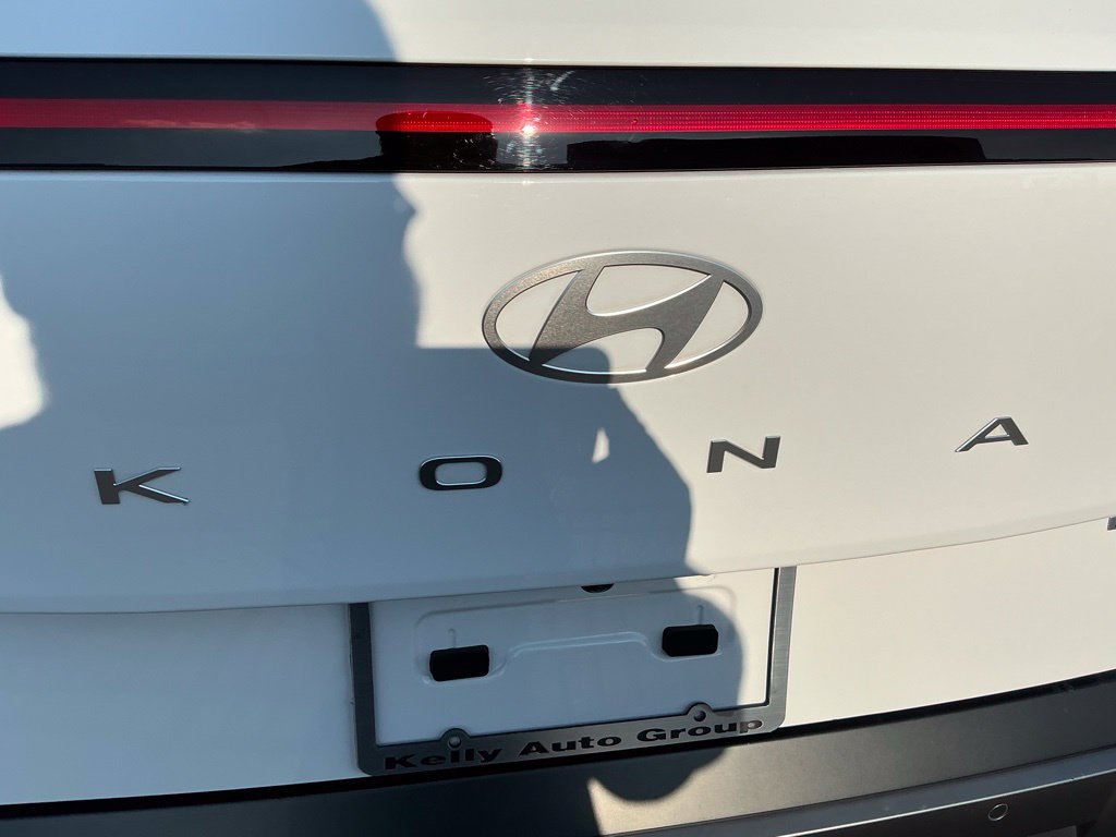 Certified 2025 Hyundai Kona Limited AWD/4WD image 11