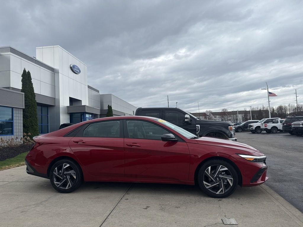 Used 2025 Hyundai Elantra Sport image 14