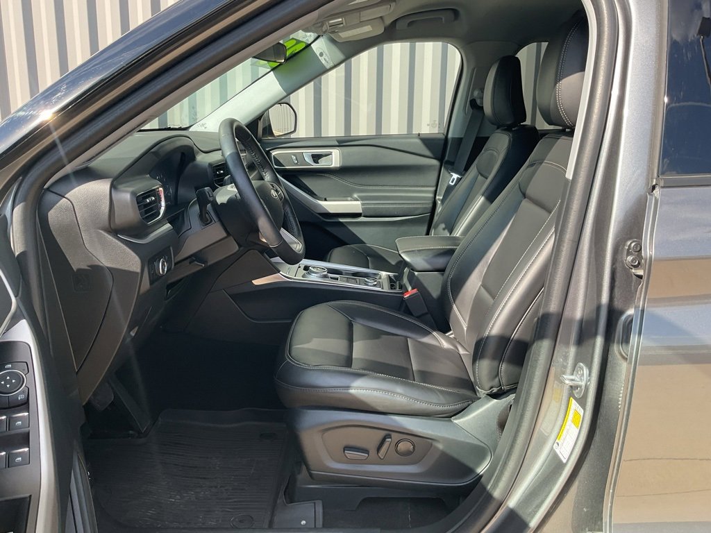 Used 2023 Ford Explorer XLT w/ Equipment Group 202A image 9
