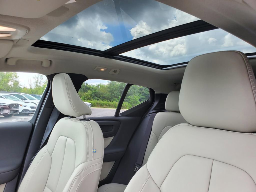 New 2026 Volvo XC40 B4 Plus w/ Protection Package Premier FWD image 8