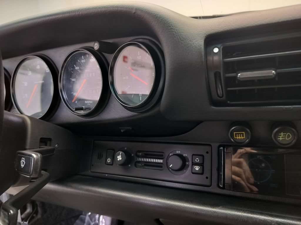 Used 1992 Porsche 911 Carrera RWD image 18