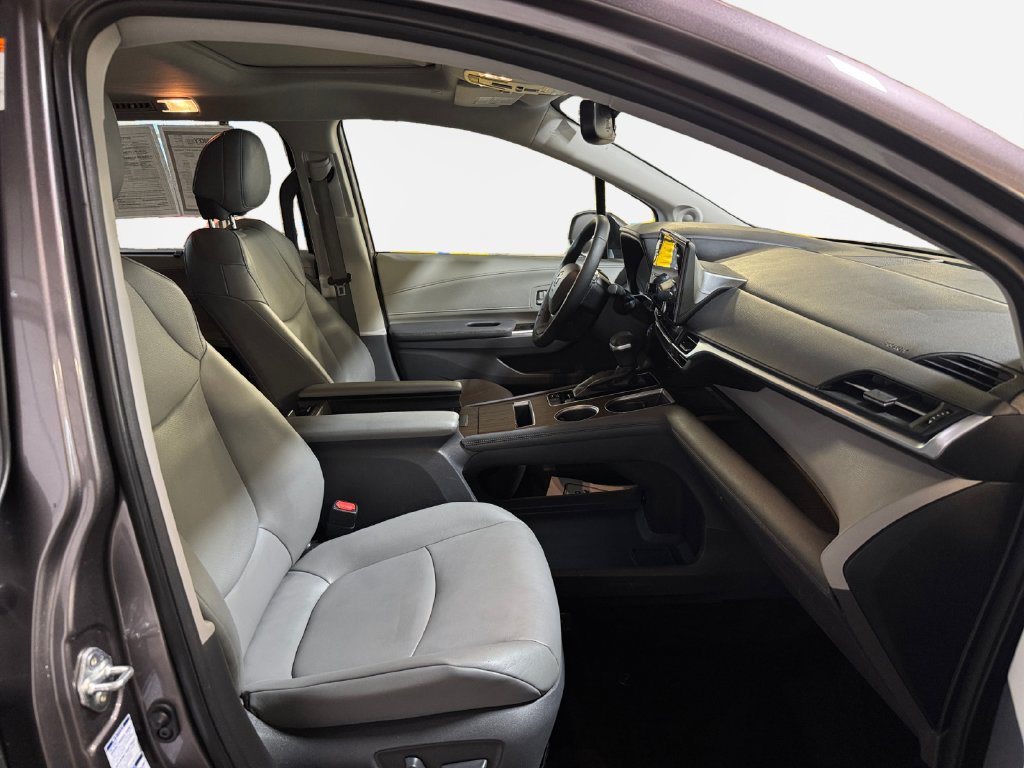 Used 2021 Toyota Sienna XLE w/ XLE Plus Package AWD/4WD image 26