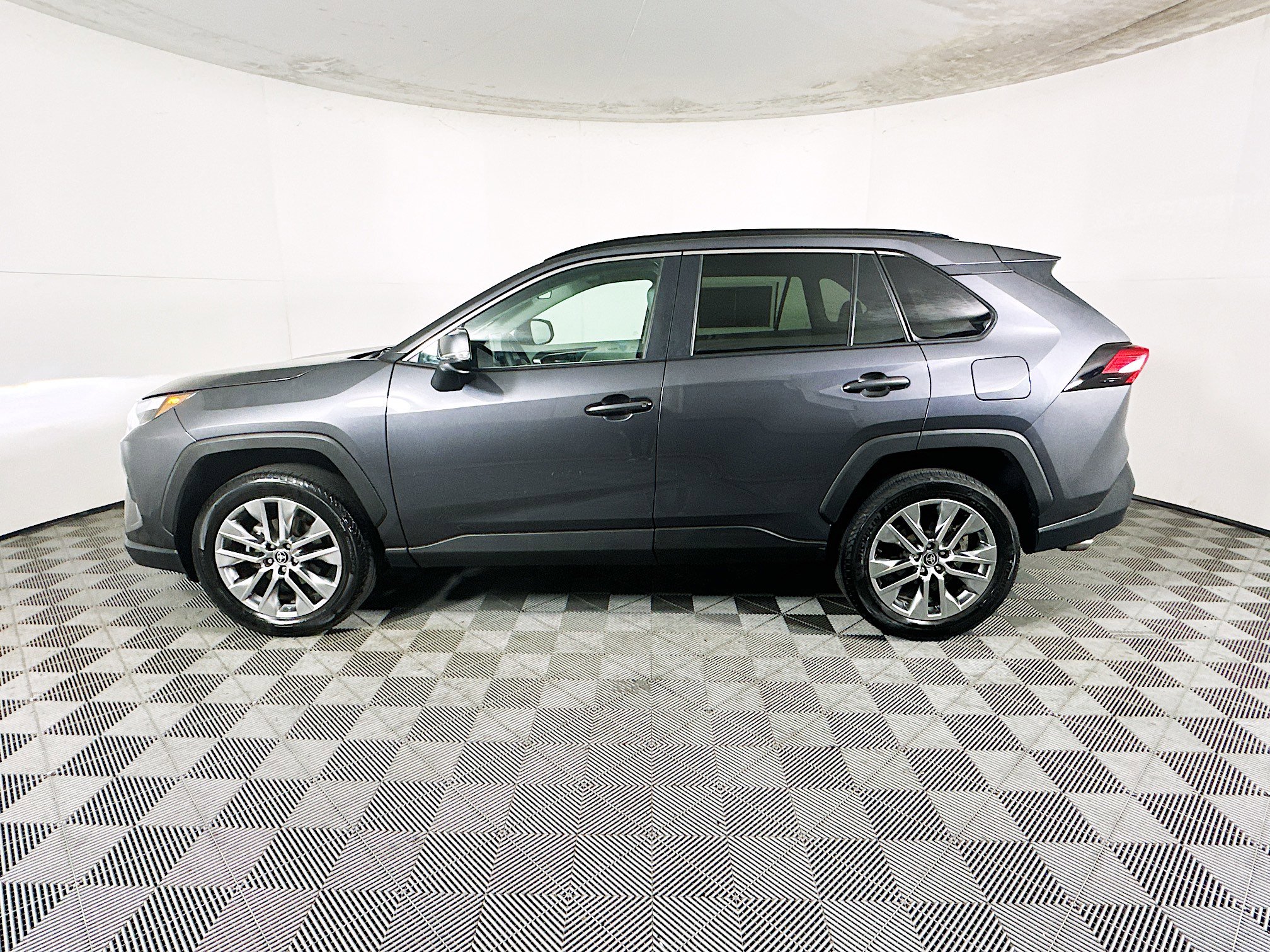 Used 2023 Toyota RAV4 XLE Premium image 6