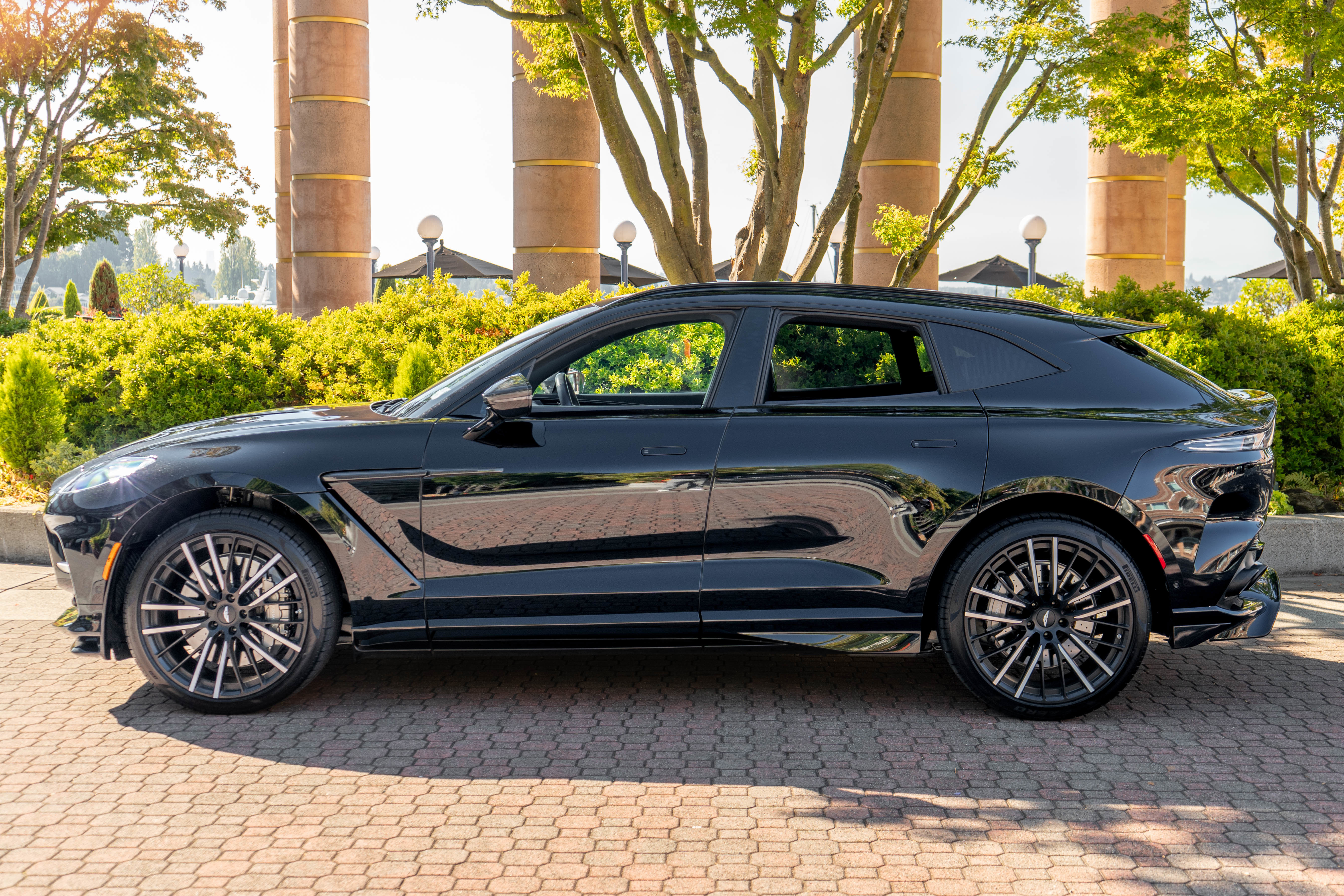 Used 2025 Aston Martin DBX 707 image 48