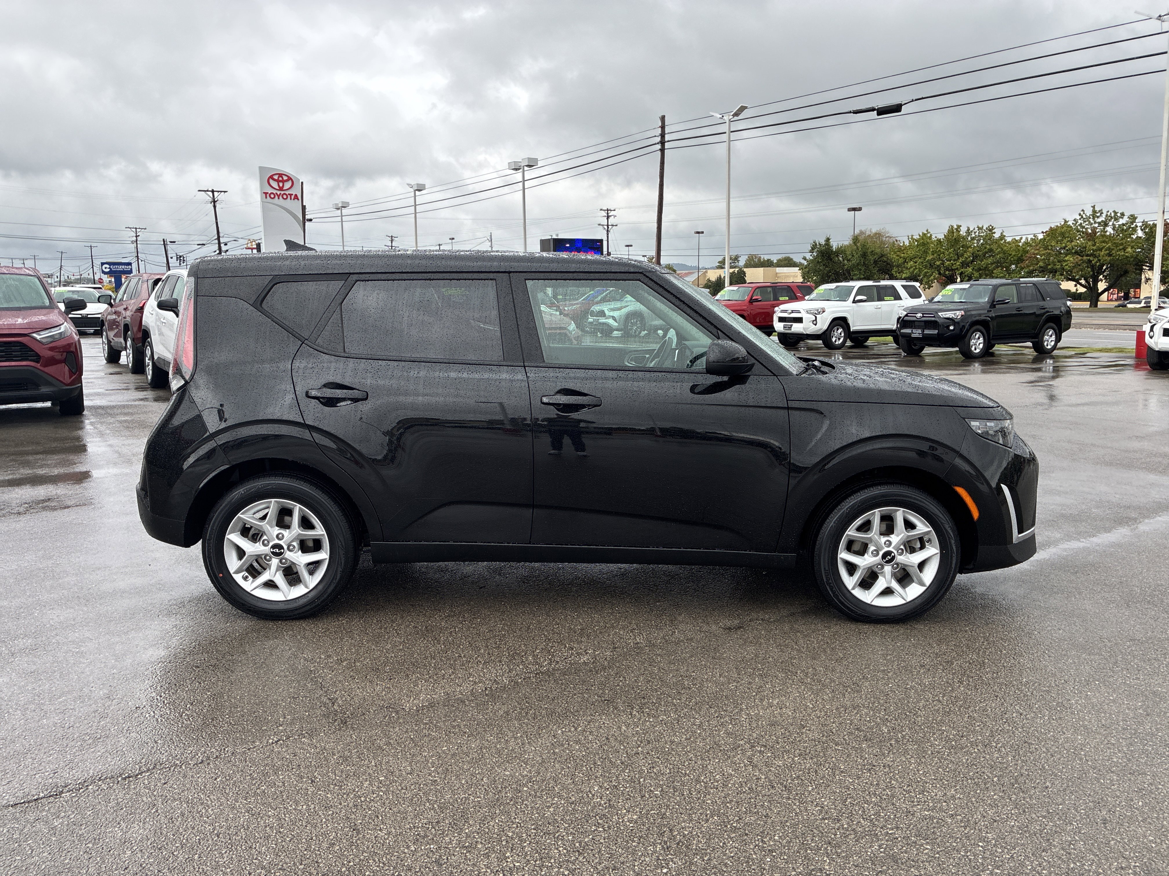 Used 2023 Kia Soul LX w/ LX Technology Package image 2