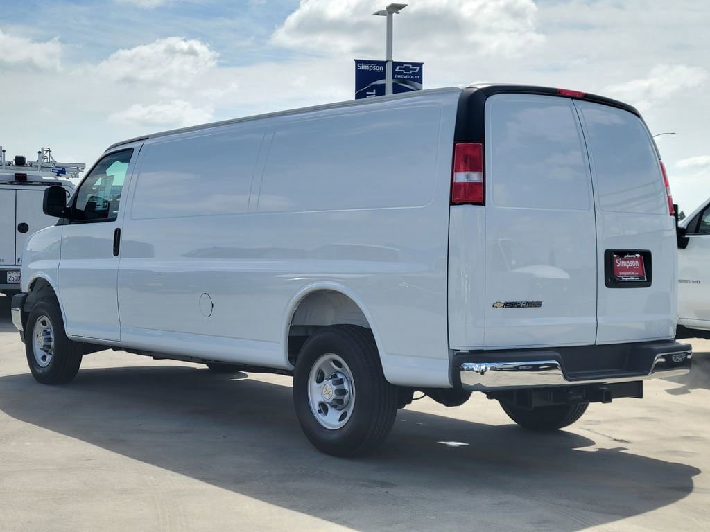 New 2026 Chevrolet Express 3500 Extended RWD image 2