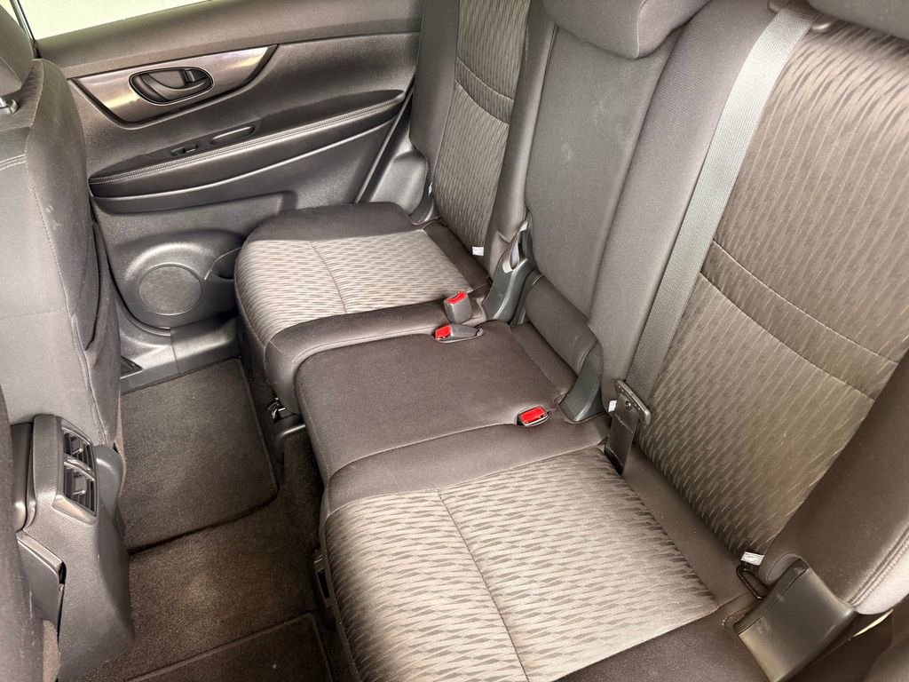 Used 2020 Nissan Rogue S FWD image 27