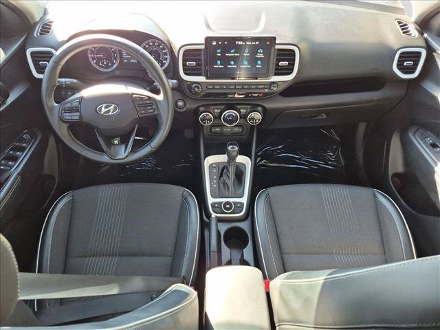 Used 2022 Hyundai Venue Limited FWD image 18