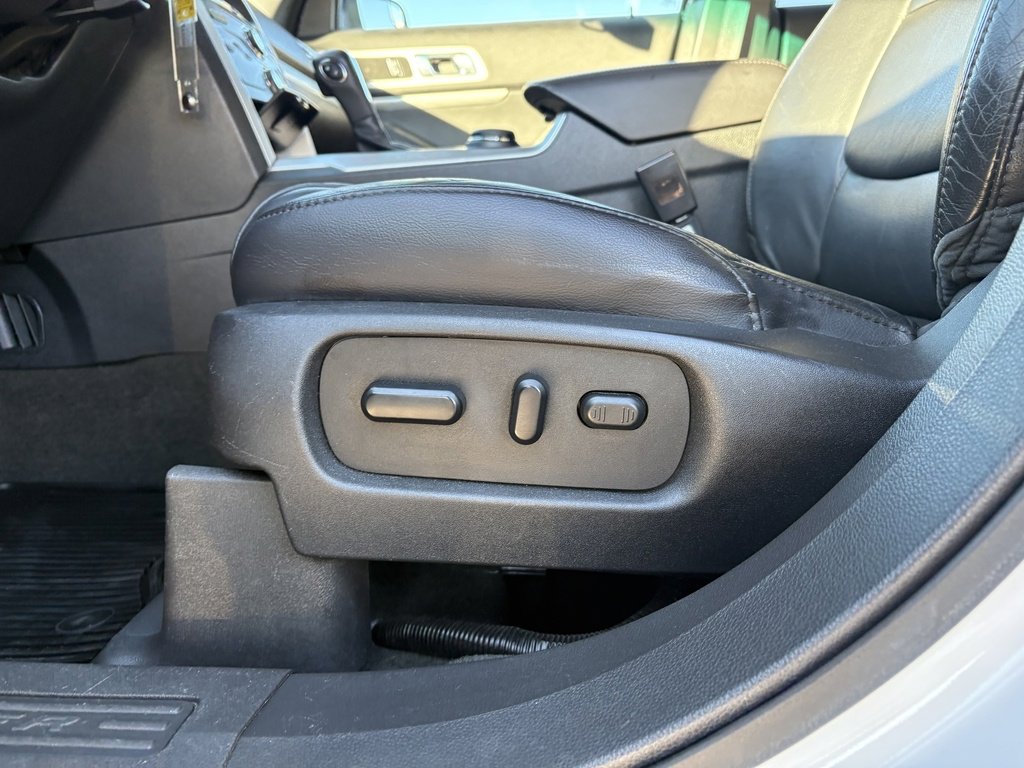 Used 2013 Ford Explorer XLT image 16