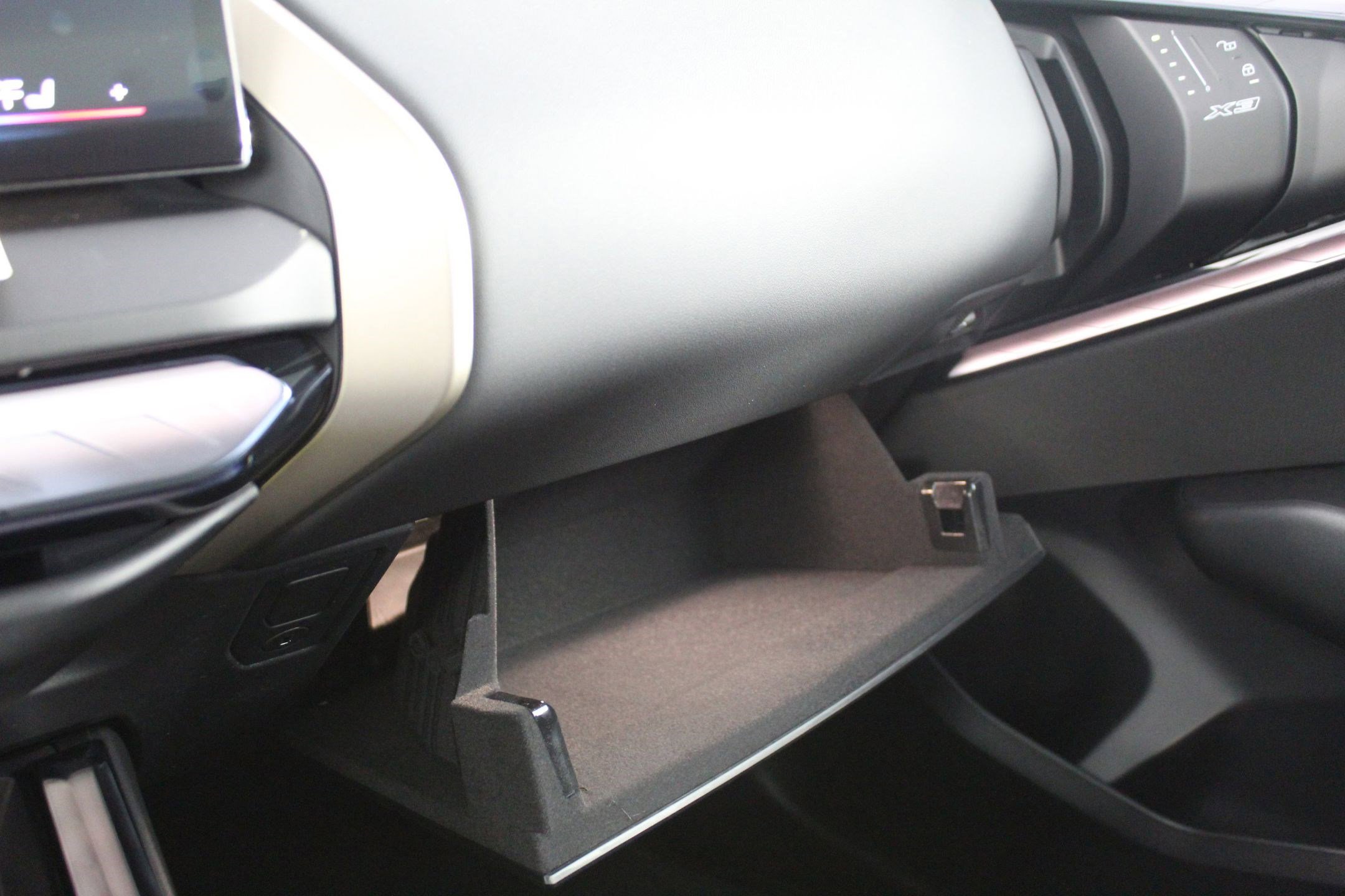 Used 2025 BMW X3 xDrive30i w/ Premium Package image 32