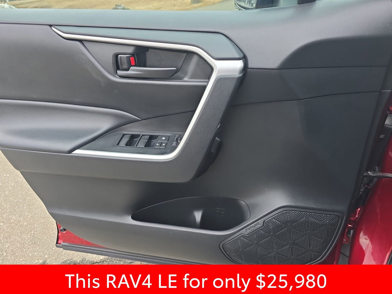Used 2022 Toyota RAV4 LE image 33