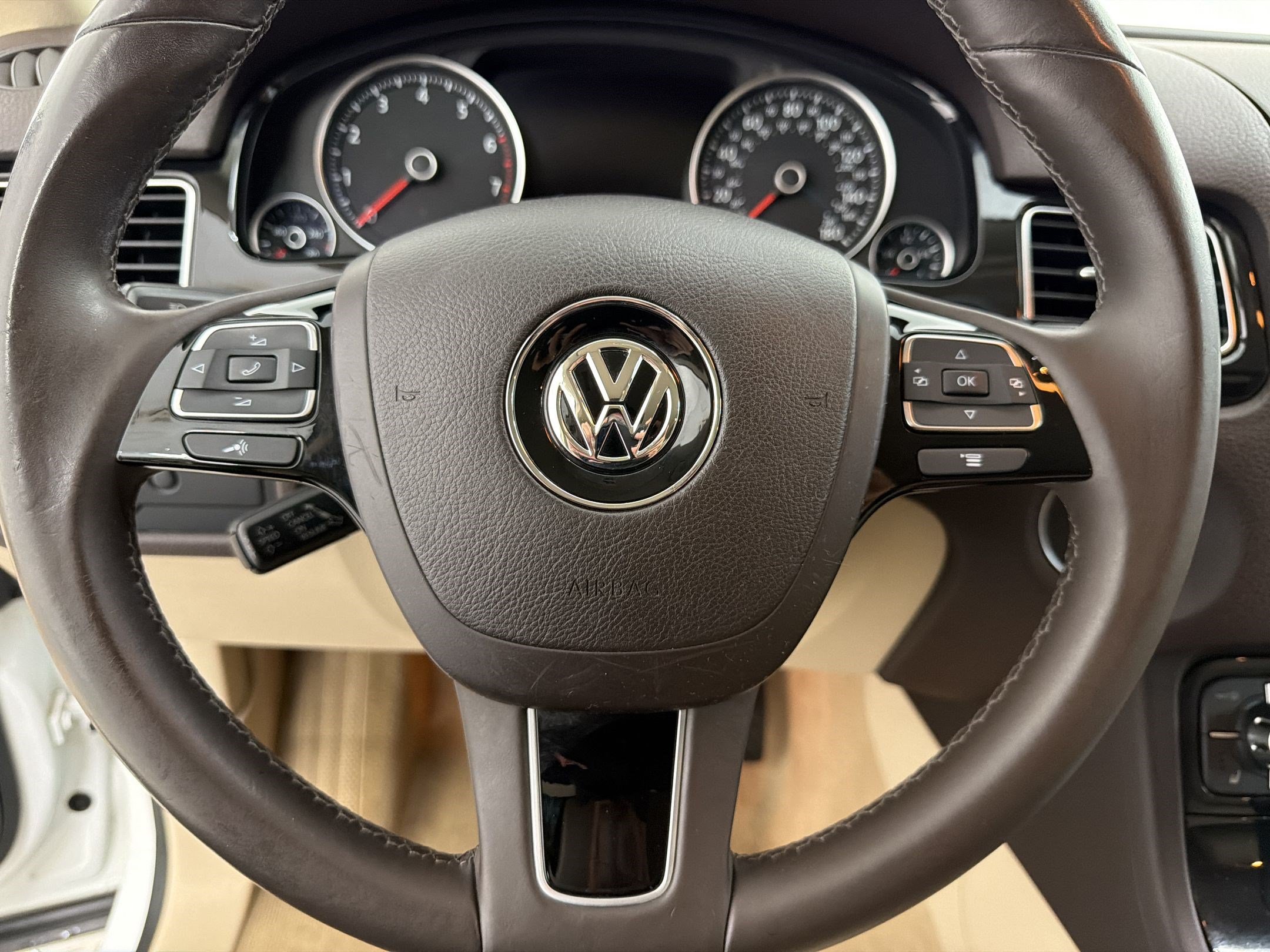 Used 2013 Volkswagen Touareg Sport AWD/4WD image 16