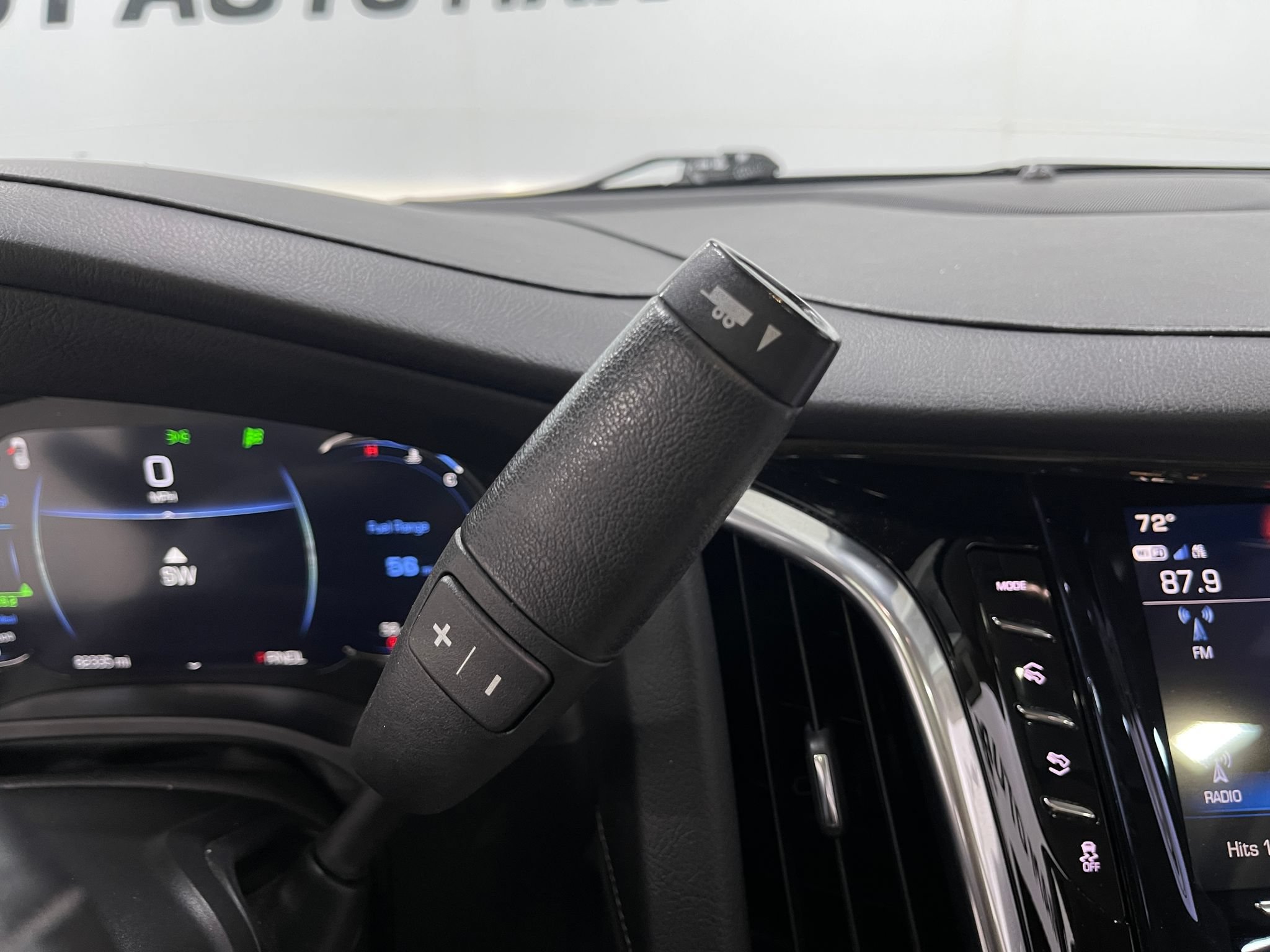 Used 2020 Cadillac Escalade Premium Luxury AWD/4WD image 28