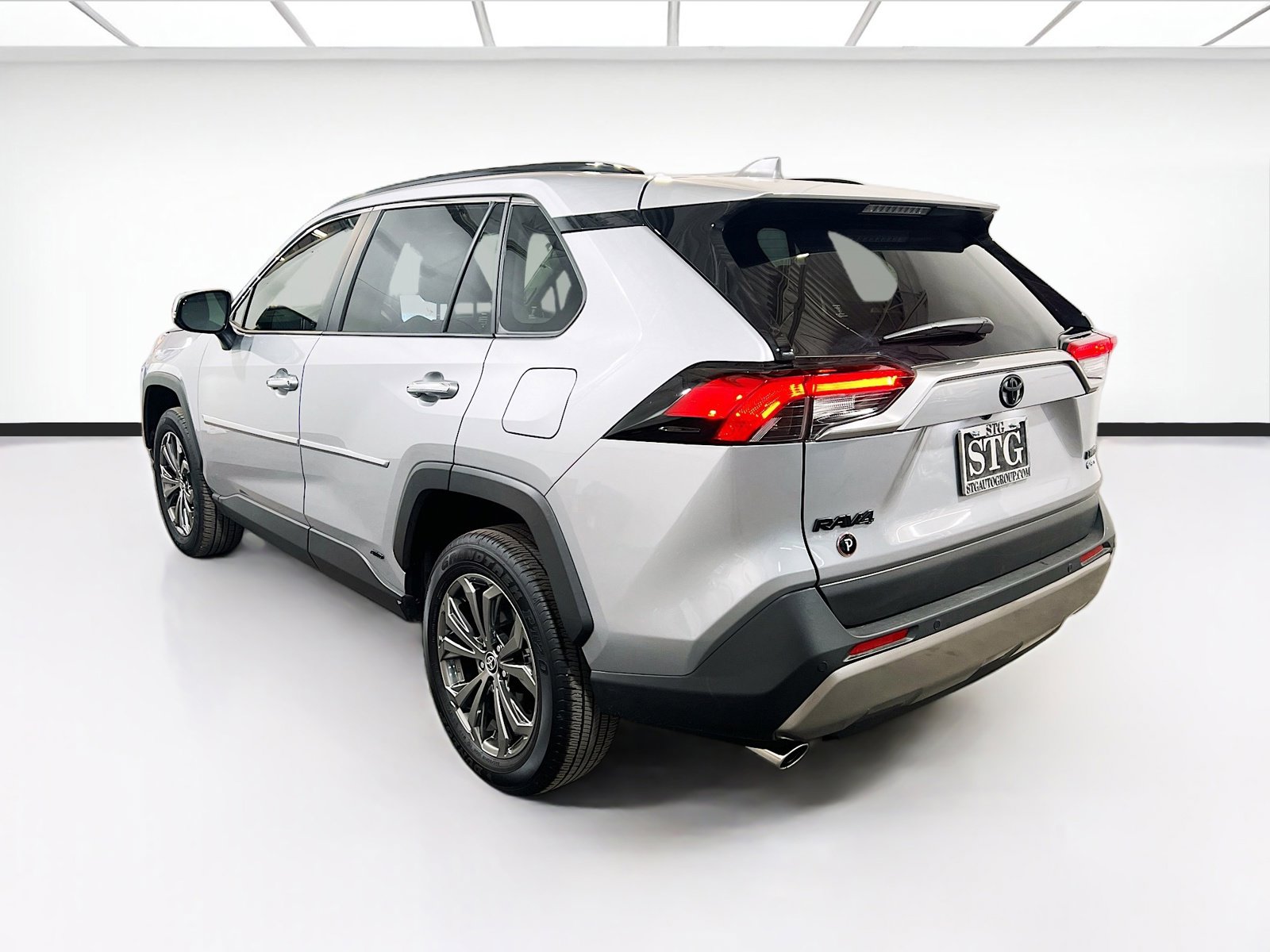 Used 2025 Toyota RAV4 Limited w/ Weather Package image 6