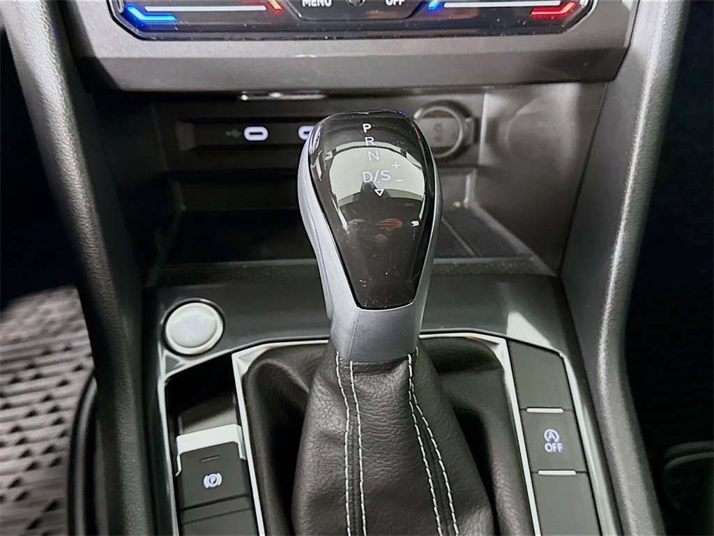 Used 2024 Volkswagen Tiguan SE R-Line image 16