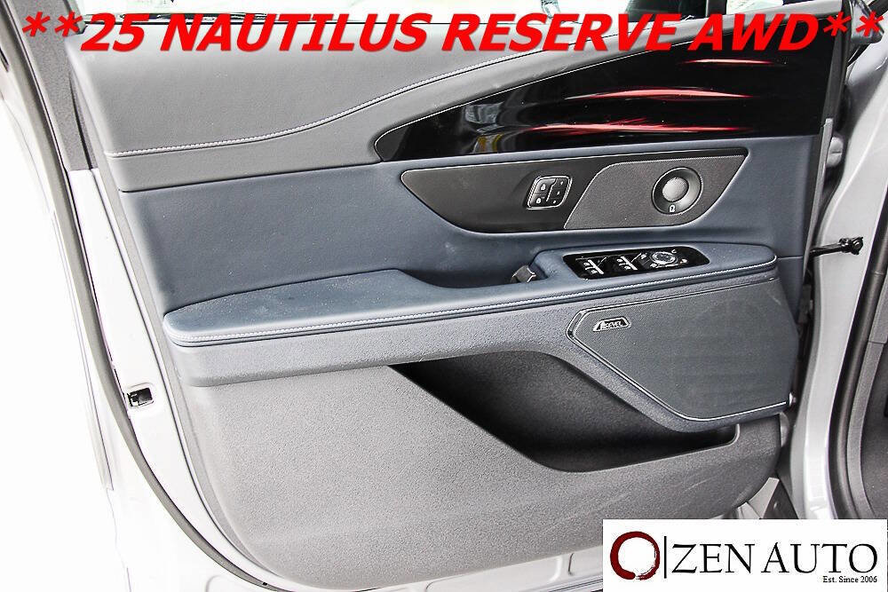 Used 2025 Lincoln Nautilus Reserve image 17