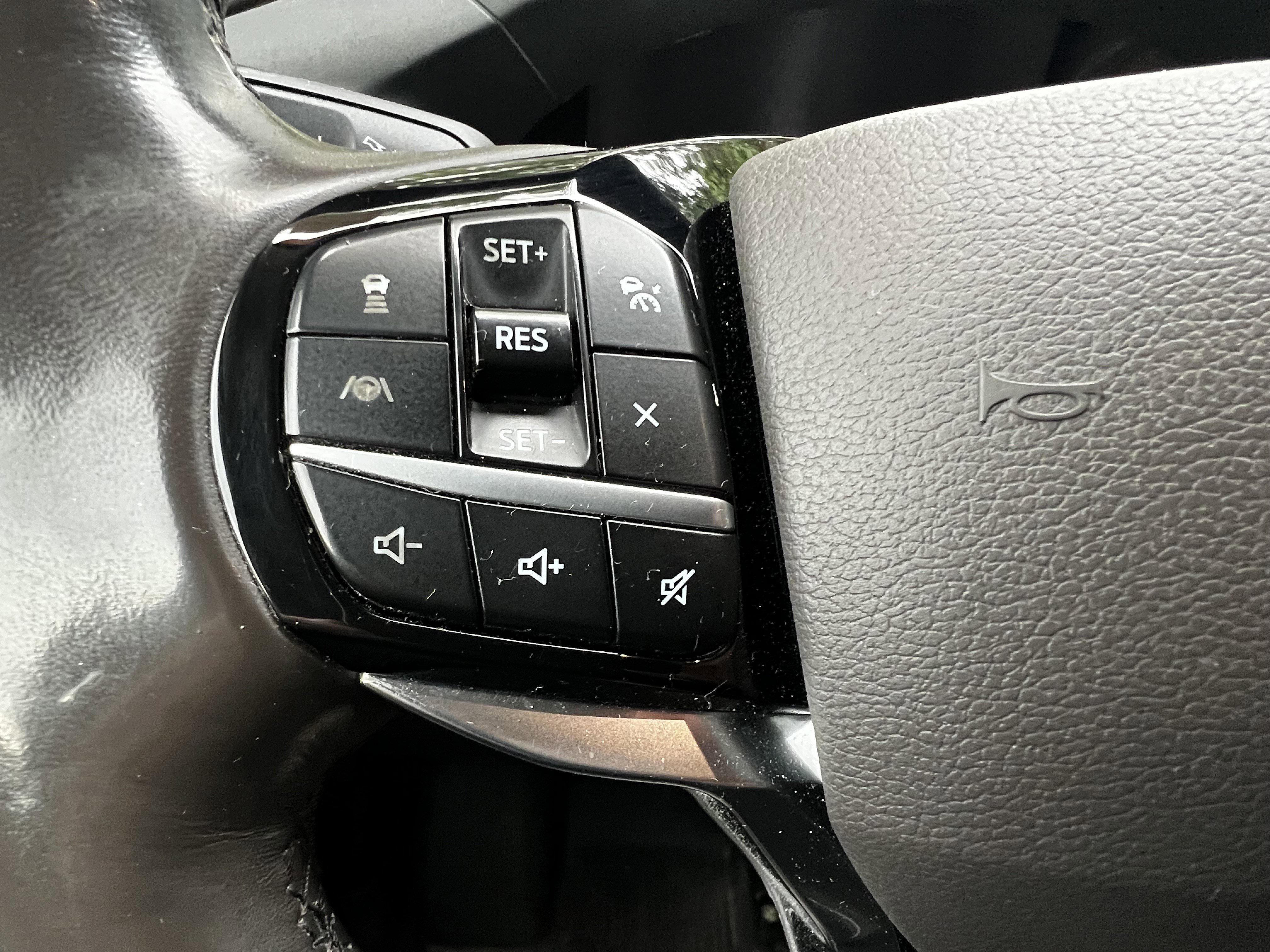 Used 2021 Ford Explorer Platinum w/ Equipment Group 601A AWD/4WD image 19