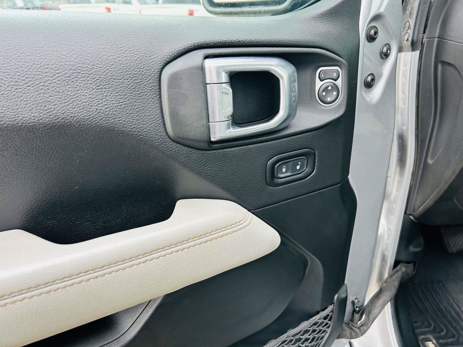 Used 2021 Jeep Wrangler Unlimited Sahara AWD/4WD image 11